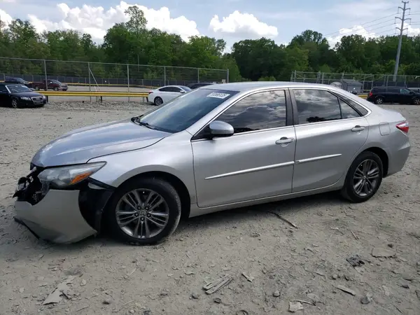 4T1BF1FKXGU135653 2016 TOYOTA CAMRY - Image 1