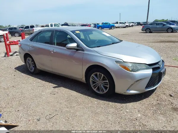4T1BF1FKXGU135992 2016 TOYOTA CAMRY - Image 1