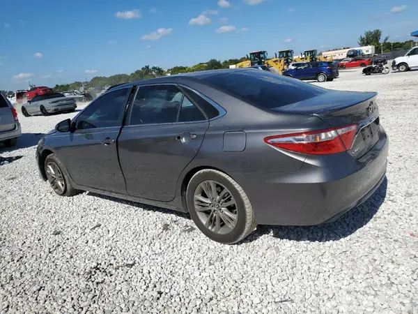 4T1BF1FKXGU137337 2016 TOYOTA CAMRY - Image 2