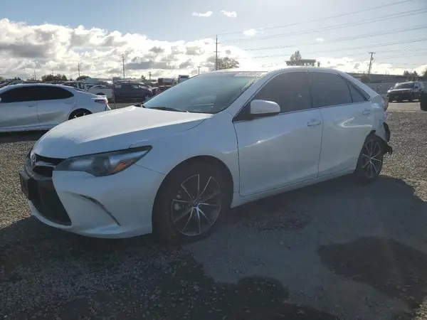 4T1BF1FKXGU140335 2016 TOYOTA CAMRY - Image 1