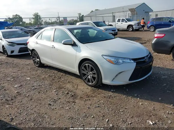 4T1BF1FKXGU140688 2016 TOYOTA CAMRY - Image 1