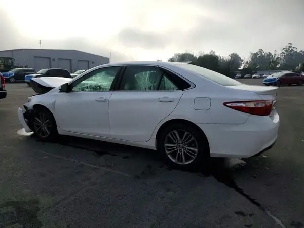 4T1BF1FKXGU143395 2016 TOYOTA CAMRY - Image 2