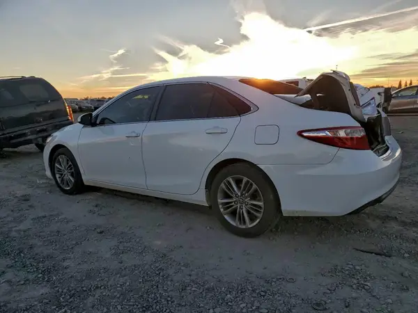 4T1BF1FKXGU145809 2016 TOYOTA CAMRY - Image 2