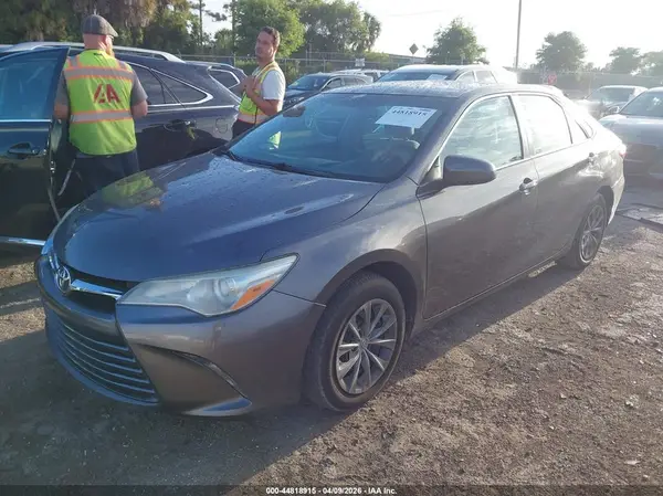 4T1BF1FKXGU146460 2016 TOYOTA CAMRY - Image 2