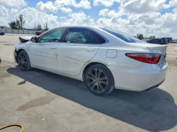 4T1BF1FKXGU154820 2016 TOYOTA CAMRY - Image 2