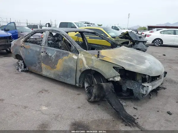 4T1BF1FKXGU156809 2016 TOYOTA CAMRY - Image 1