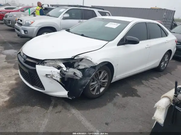 4T1BF1FKXGU164683 2016 TOYOTA CAMRY - Image 2