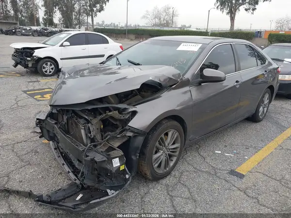 4T1BF1FKXGU166143 2016 TOYOTA CAMRY - Image 2