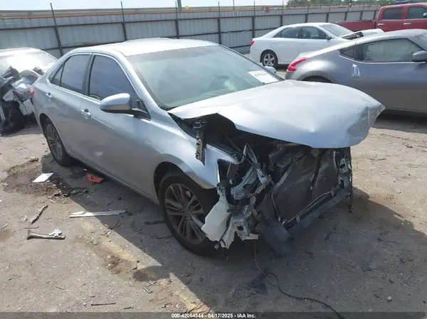 4T1BF1FKXGU166546 2016 TOYOTA CAMRY - Image 1