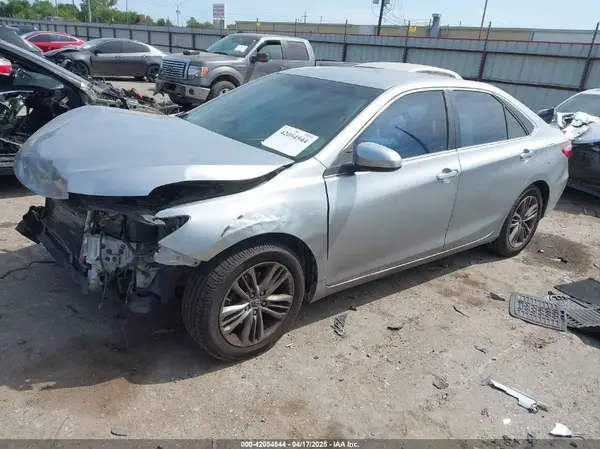 4T1BF1FKXGU166546 2016 TOYOTA CAMRY - Image 2