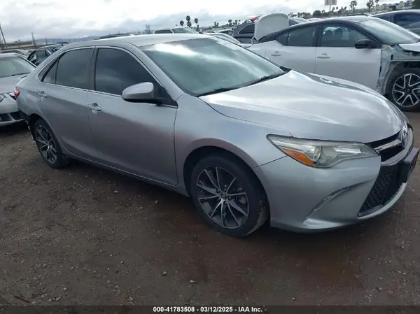 4T1BF1FKXGU169706 2016 TOYOTA CAMRY - Image 1