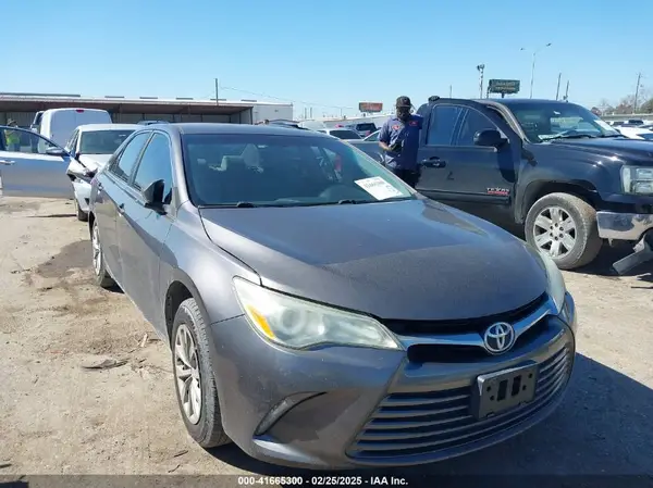 4T1BF1FKXGU173609 2016 TOYOTA CAMRY - Image 1