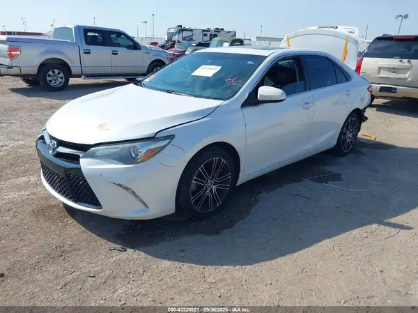 4T1BF1FKXGU175781 2016 TOYOTA CAMRY - Image 2