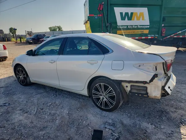 4T1BF1FKXGU180009 2016 TOYOTA CAMRY - Image 2
