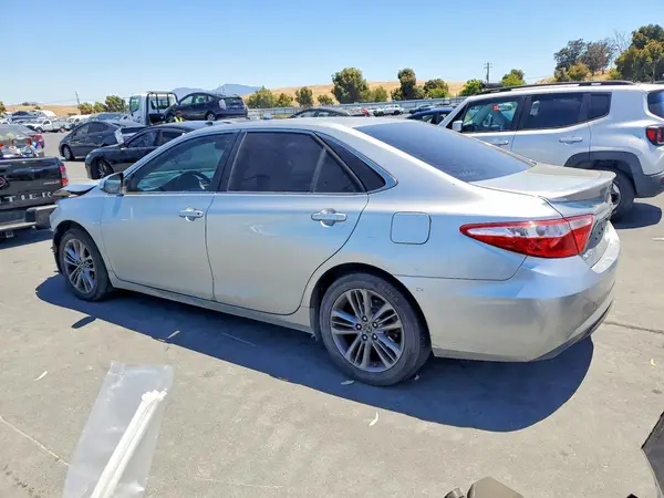 4T1BF1FKXGU181029 2016 TOYOTA CAMRY - Image 2