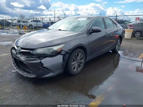 4T1BF1FKXGU184223 2016 TOYOTA CAMRY - Image 2