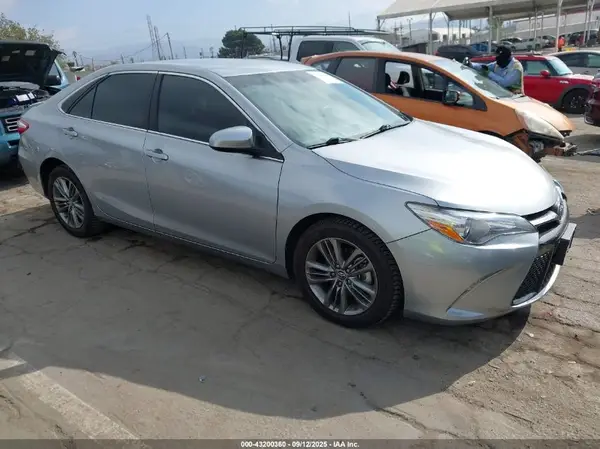 4T1BF1FKXGU185596 2016 TOYOTA CAMRY - Image 1