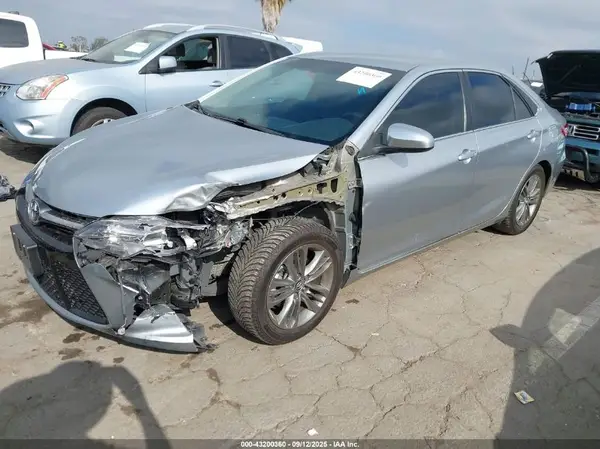 4T1BF1FKXGU185596 2016 TOYOTA CAMRY - Image 2