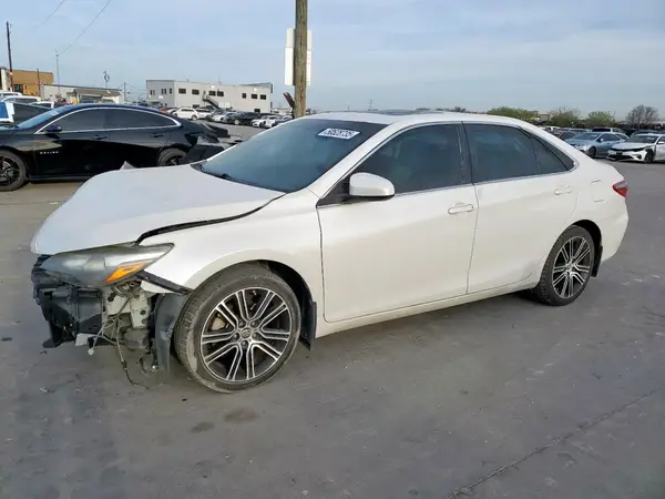4T1BF1FKXGU186053 2016 TOYOTA CAMRY - Image 1