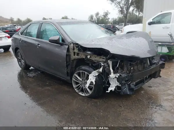 4T1BF1FKXGU189938 2016 TOYOTA CAMRY - Image 1