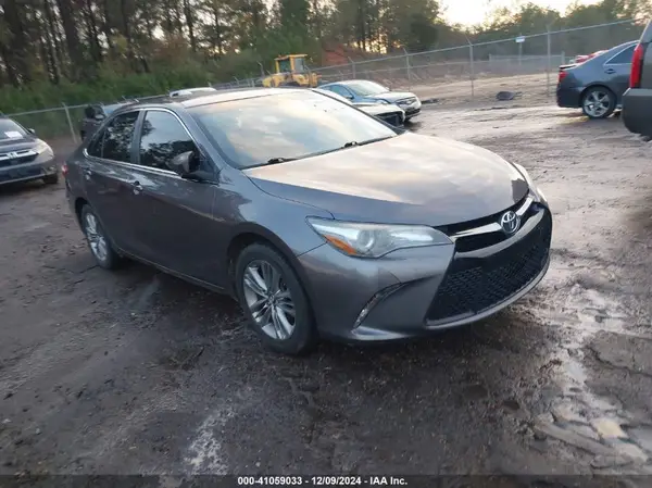 4T1BF1FKXGU192693 2016 TOYOTA CAMRY - Image 1