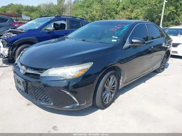 4T1BF1FKXGU195643 2016 TOYOTA CAMRY - Image 2