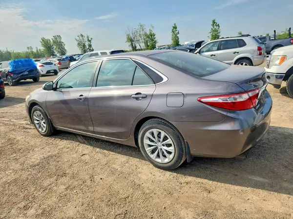 4T1BF1FKXGU196758 2016 TOYOTA CAMRY - Image 2