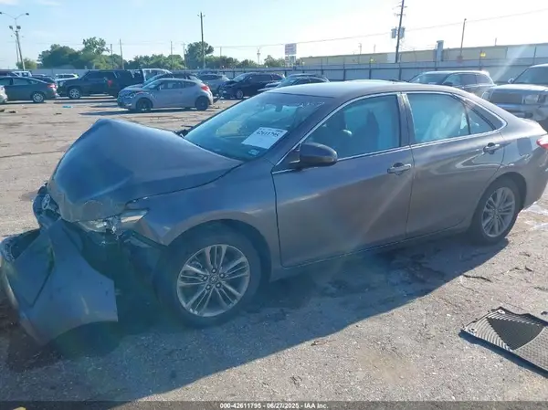 4T1BF1FKXGU203997 2016 TOYOTA CAMRY - Image 2