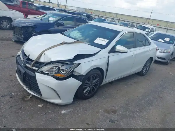 4T1BF1FKXGU208133 2016 TOYOTA CAMRY - Image 2