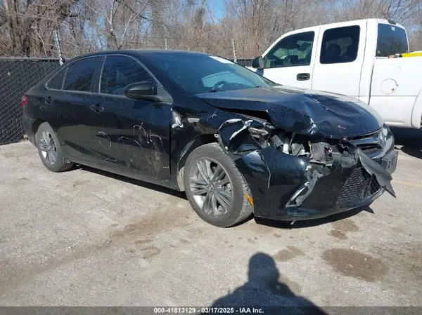 4T1BF1FKXGU209251 2016 TOYOTA CAMRY - Image 1