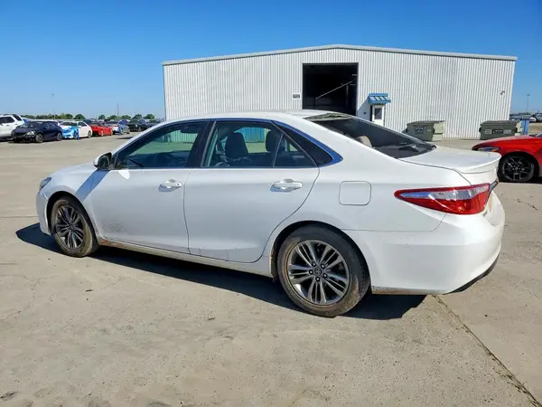 4T1BF1FKXGU216846 2016 TOYOTA CAMRY - Image 2
