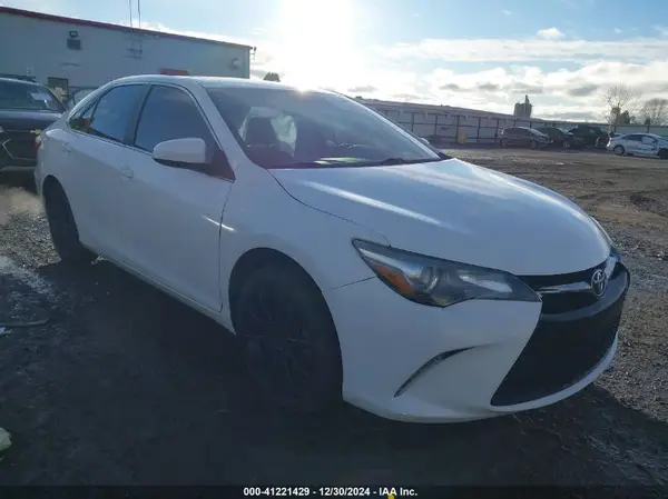 4T1BF1FKXGU232495 2016 TOYOTA CAMRY - Image 1