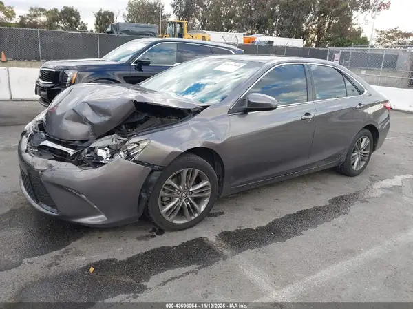 4T1BF1FKXGU232562 2016 TOYOTA CAMRY - Image 2