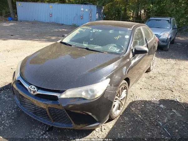 4T1BF1FKXGU234196 2016 TOYOTA CAMRY - Image 2