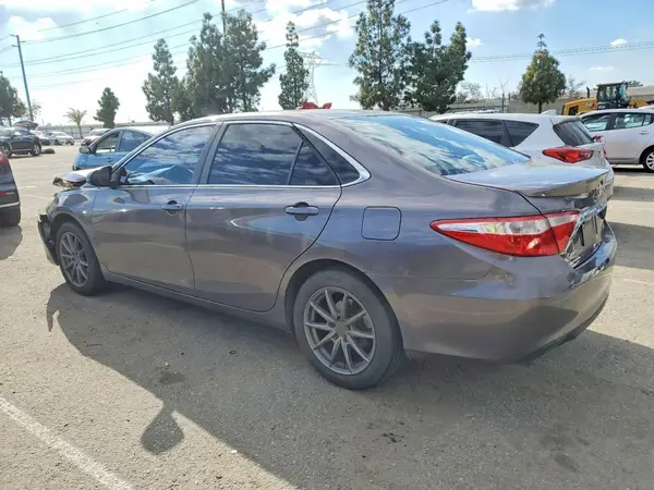 4T1BF1FKXGU242637 2016 TOYOTA CAMRY - Image 2