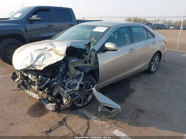 4T1BF1FKXGU242671 2016 TOYOTA CAMRY - Image 2