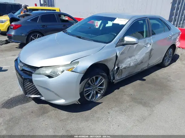 4T1BF1FKXGU243576 2016 TOYOTA CAMRY - Image 2