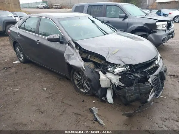 4T1BF1FKXGU243738 2016 TOYOTA CAMRY - Image 1