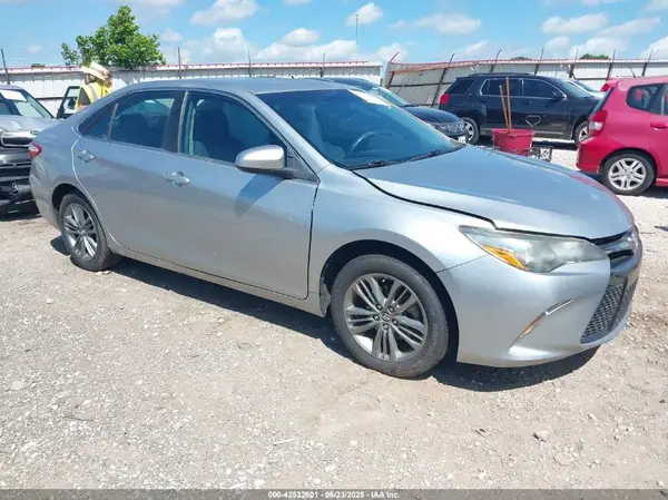4T1BF1FKXGU244646 2016 TOYOTA CAMRY - Image 1