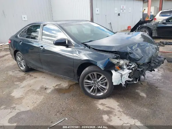 4T1BF1FKXGU245506 2016 TOYOTA CAMRY - Image 1