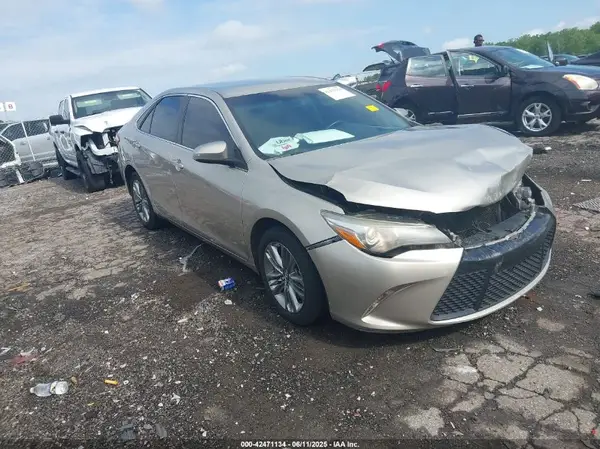 4T1BF1FKXGU246574 2016 TOYOTA CAMRY - Image 1