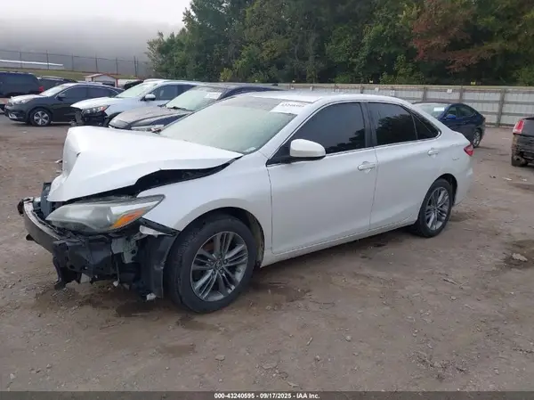 4T1BF1FKXGU256876 2016 TOYOTA CAMRY - Image 2