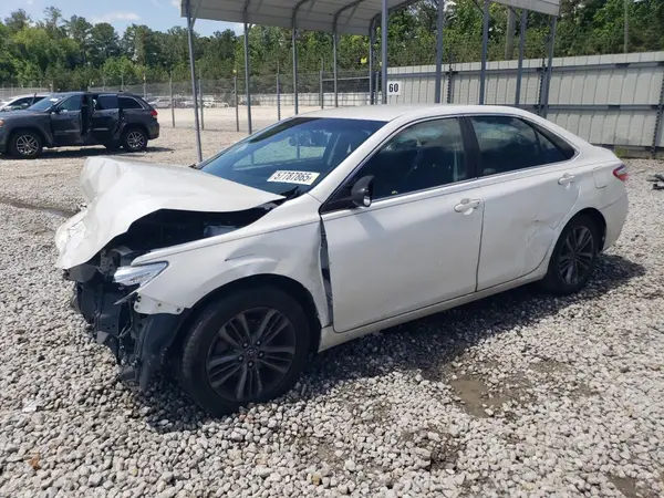 4T1BF1FKXGU265206 2016 TOYOTA CAMRY - Image 1