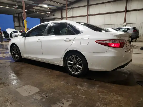 4T1BF1FKXGU501093 2016 TOYOTA CAMRY - Image 2
