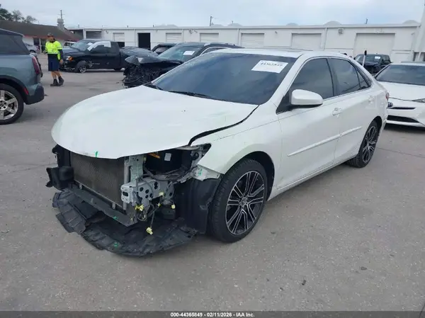 4T1BF1FKXGU506603 2016 TOYOTA CAMRY - Image 2