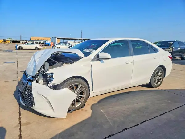 4T1BF1FKXGU506648 2016 TOYOTA CAMRY - Image 1