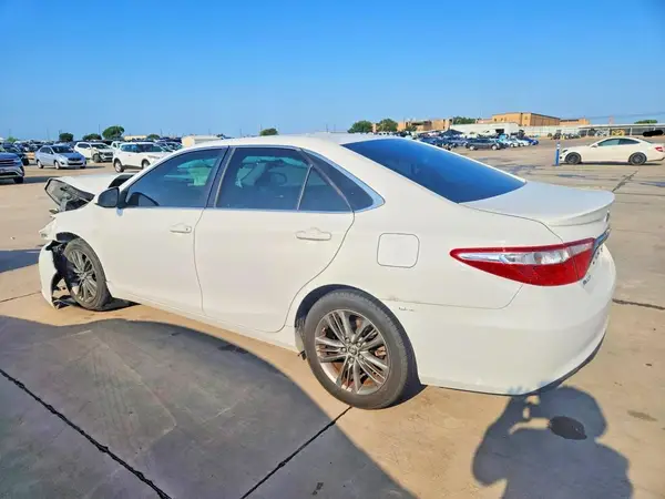 4T1BF1FKXGU506648 2016 TOYOTA CAMRY - Image 2