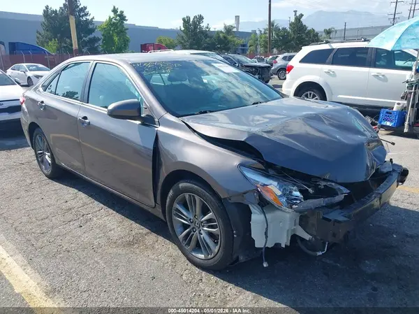 4T1BF1FKXGU506939 2016 TOYOTA CAMRY - Image 1