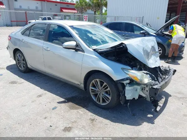 4T1BF1FKXGU511431 2016 TOYOTA CAMRY - Image 1