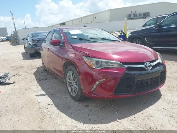4T1BF1FKXGU516256 2016 TOYOTA CAMRY - Image 1